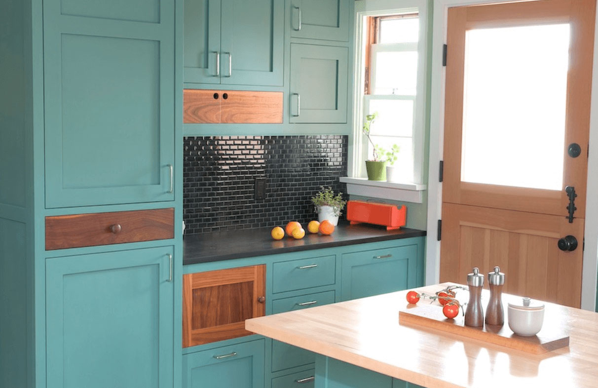 آشپزخانه ای زیبا با رنگ های هارمونیک