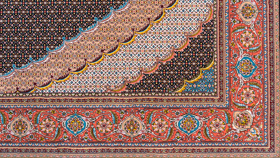 فرش دستبافت ایرانی با طرح ریز ماهی 